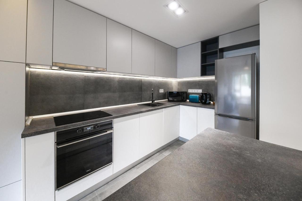 Modern Apartment In A Quiet Area Cluj-Napoca Ngoại thất bức ảnh