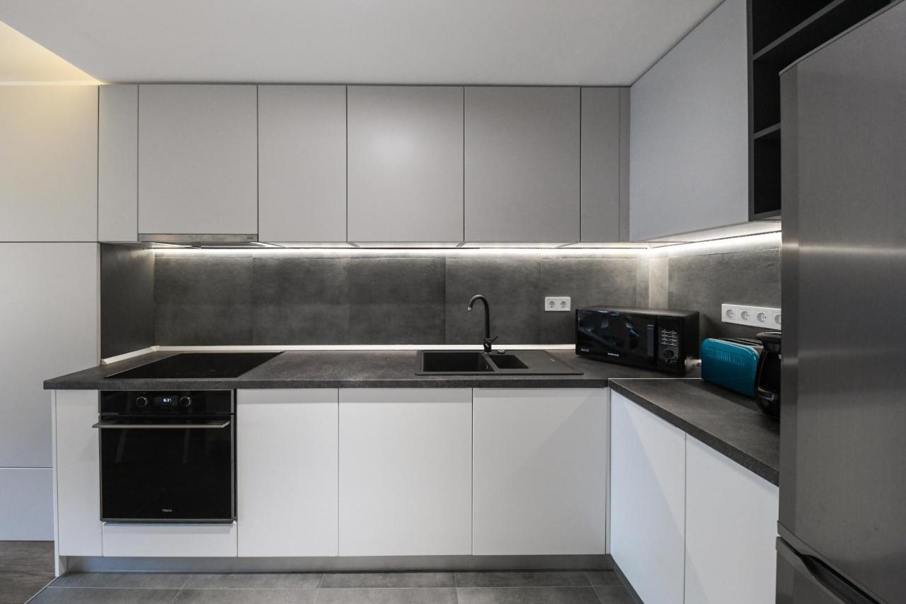Modern Apartment In A Quiet Area Cluj-Napoca Ngoại thất bức ảnh
